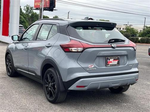 2022 Nissan Kicks SR