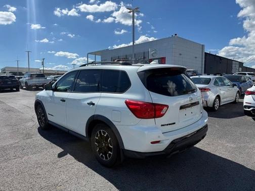2020 Nissan Pathfinder SL