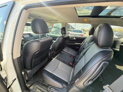 2020 Nissan Pathfinder SL