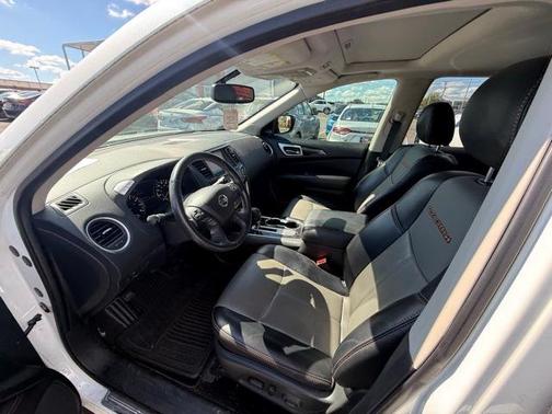 2020 Nissan Pathfinder SL