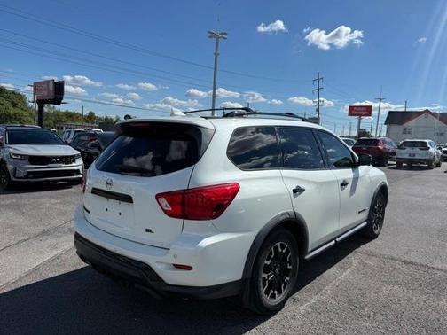 2020 Nissan Pathfinder SL