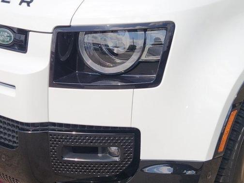 Fuji White 2024 Land Rover Defender P400 X-Dynamic SE