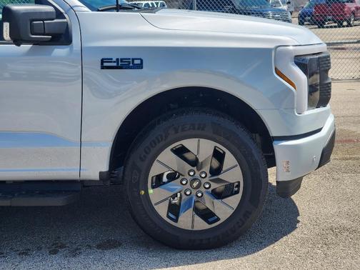 2025 Ford F-150 Lightning Flash
