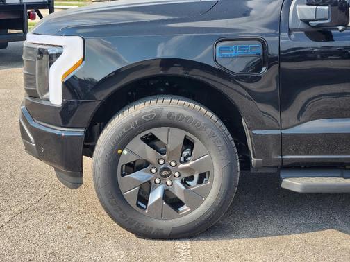 2025 Ford F-150 Lightning LARIAT