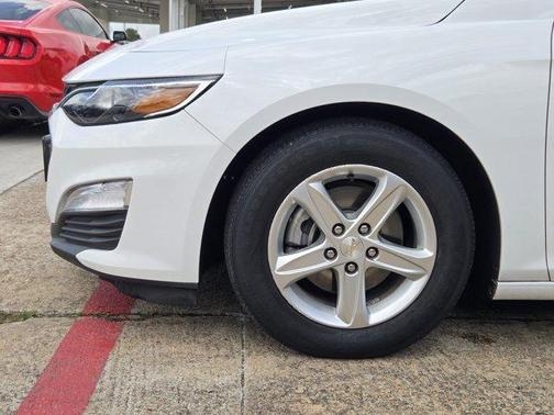 Summit White 2023 Chevrolet Malibu 1LS