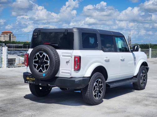 2025 Ford Bronco Outer Banks