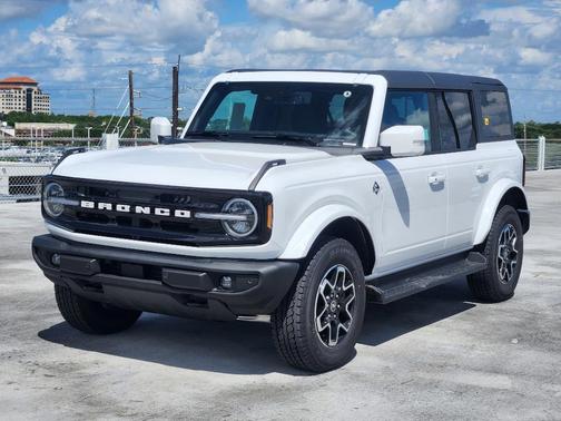 2025 Ford Bronco Outer Banks