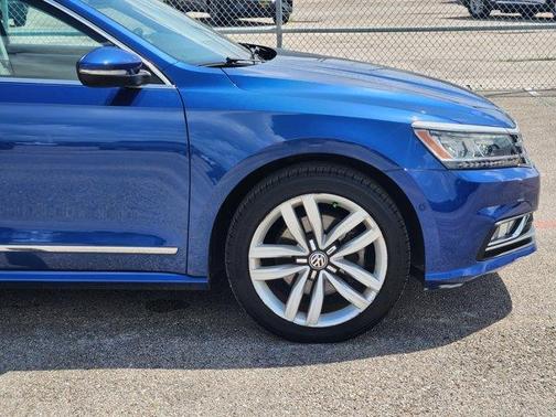 2017 Volkswagen Passat V6 SEL Premium