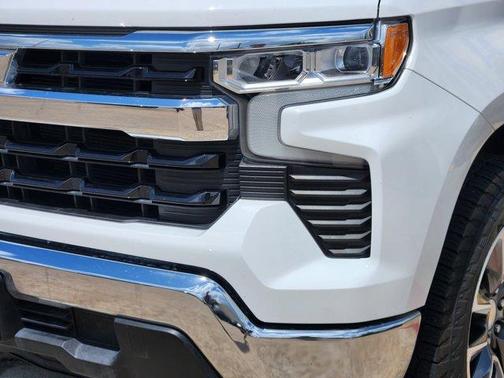 Summit White 2022 Chevrolet Silverado 1500 LT