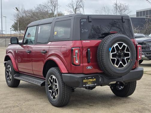 2026 Ford Bronco Outer Banks