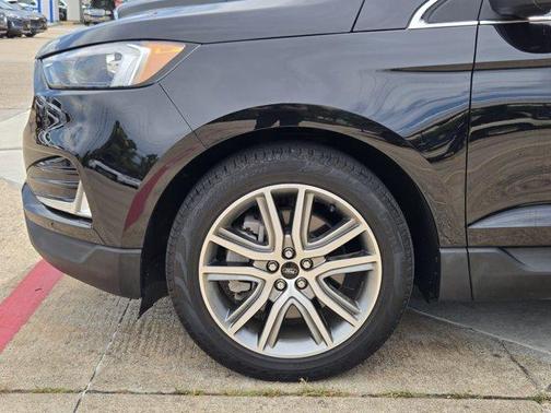 Agate Black Metallic 2024 Ford Edge Titanium