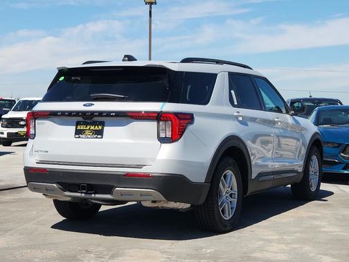 Space White Metallic 2026 Ford Explorer Active