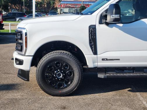 Oxford White 2026 Ford F-250 Lariat