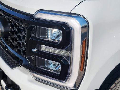 Oxford White 2026 Ford F-250 Lariat