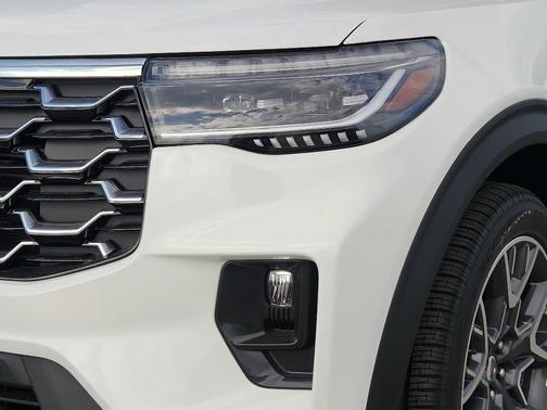 Star White 2027 Ford Explorer Platinum