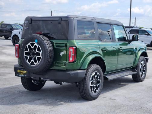 2025 Ford Bronco Outer Banks