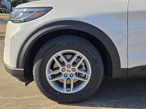 Star White 2026 Ford Explorer Active