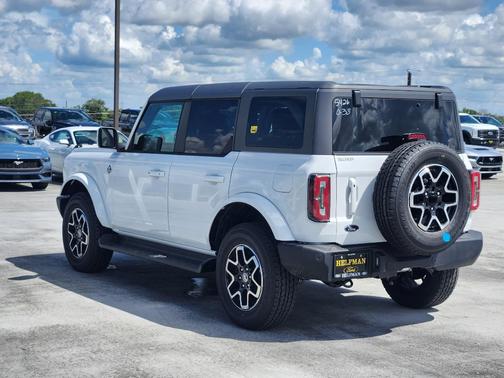 2025 Ford Bronco Outer Banks