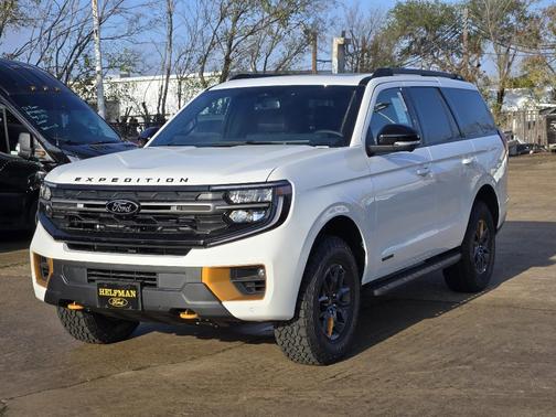 Star White 2025 Ford Expedition Tremor