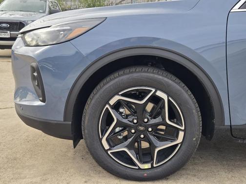 2026 Ford Escape Platinum