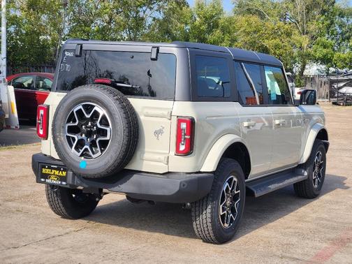 2025 Ford Bronco Outer Banks