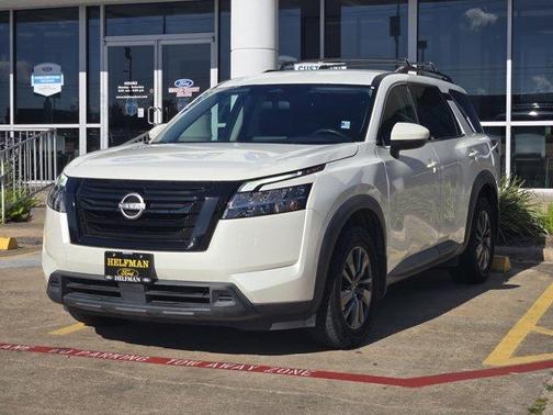 2022 Nissan Pathfinder SV