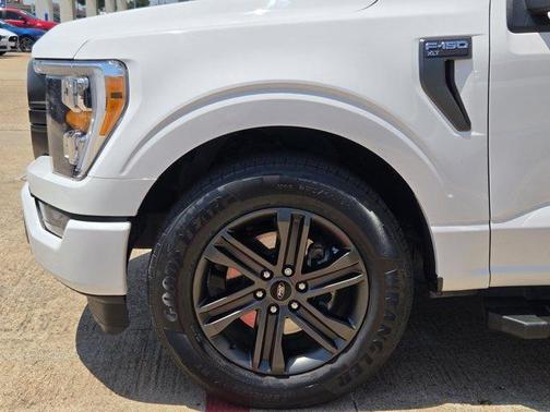 Oxford White 2022 Ford F-150 XLT