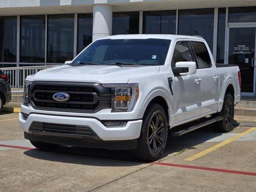 Oxford White 2022 Ford F-150 XLT