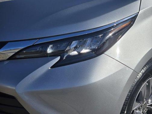2024 Toyota Sienna LE
