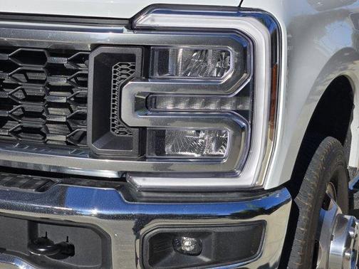 2025 Ford F-350 Lariat Super Duty