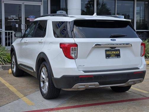 Oxford White 2022 Ford Explorer XLT
