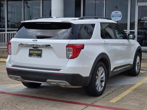 Oxford White 2022 Ford Explorer XLT