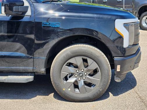 2025 Ford F-150 Lightning LARIAT