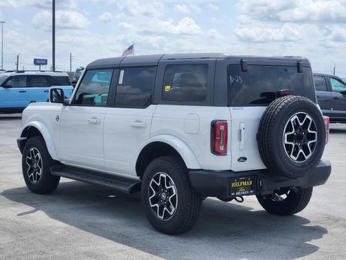 2025 Ford Bronco Outer Banks