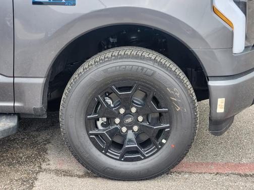 2025 Ford F-150 Lightning XLT