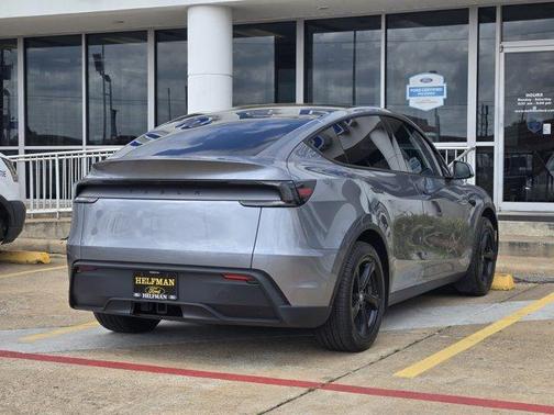 2026 Tesla Model Y PREMIUM