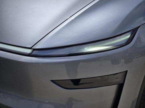 2026 Tesla Model Y PREMIUM