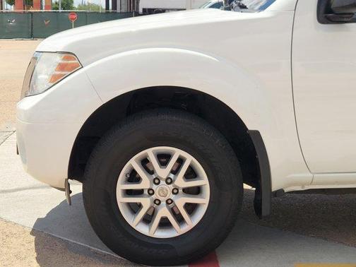 Glacier White 2015 Nissan Frontier SV