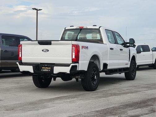 Oxford White 2027 Ford F-250 XL