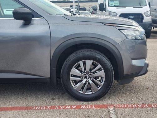 2024 Nissan Pathfinder S