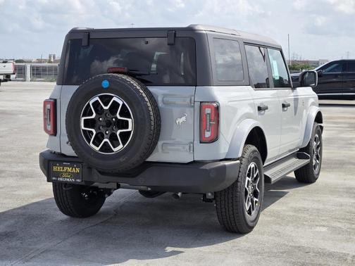 Avalanche Gray 2026 Ford Bronco Outer Banks