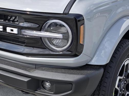 Avalanche Gray 2026 Ford Bronco Outer Banks