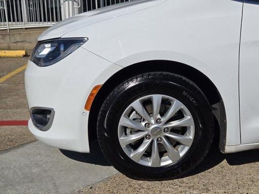 2018 Chrysler Pacifica Touring-L