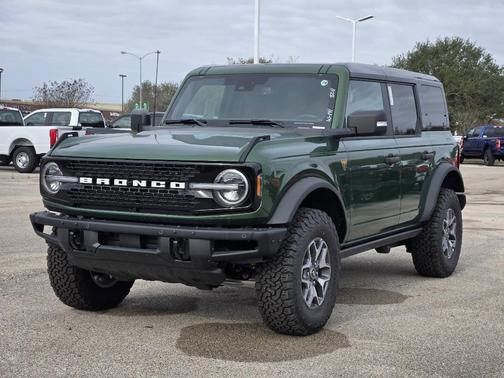 Eruption Green Metallic 2025 Ford Bronco Badlands