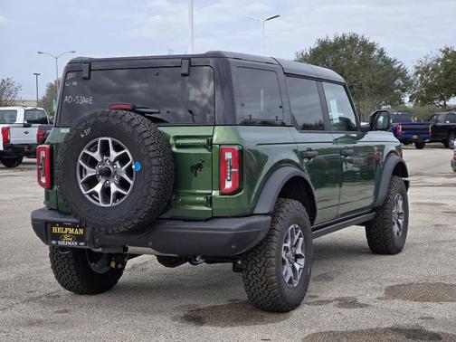 Eruption Green Metallic 2025 Ford Bronco Badlands
