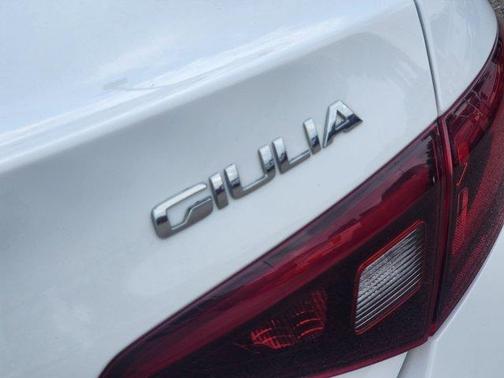 2018 Alfa Romeo Giulia Base