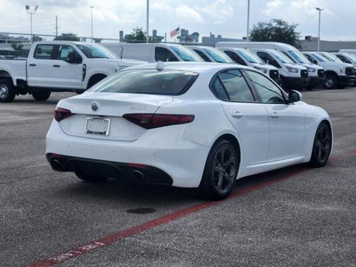 2018 Alfa Romeo Giulia Base