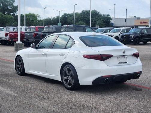 2018 Alfa Romeo Giulia Base