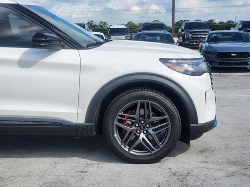 2025 Ford Explorer ST