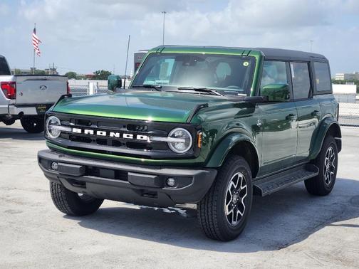 2025 Ford Bronco Outer Banks
